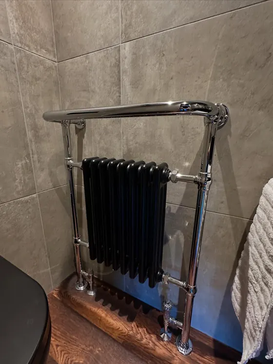 Traditional chrome towel radiator with black columns