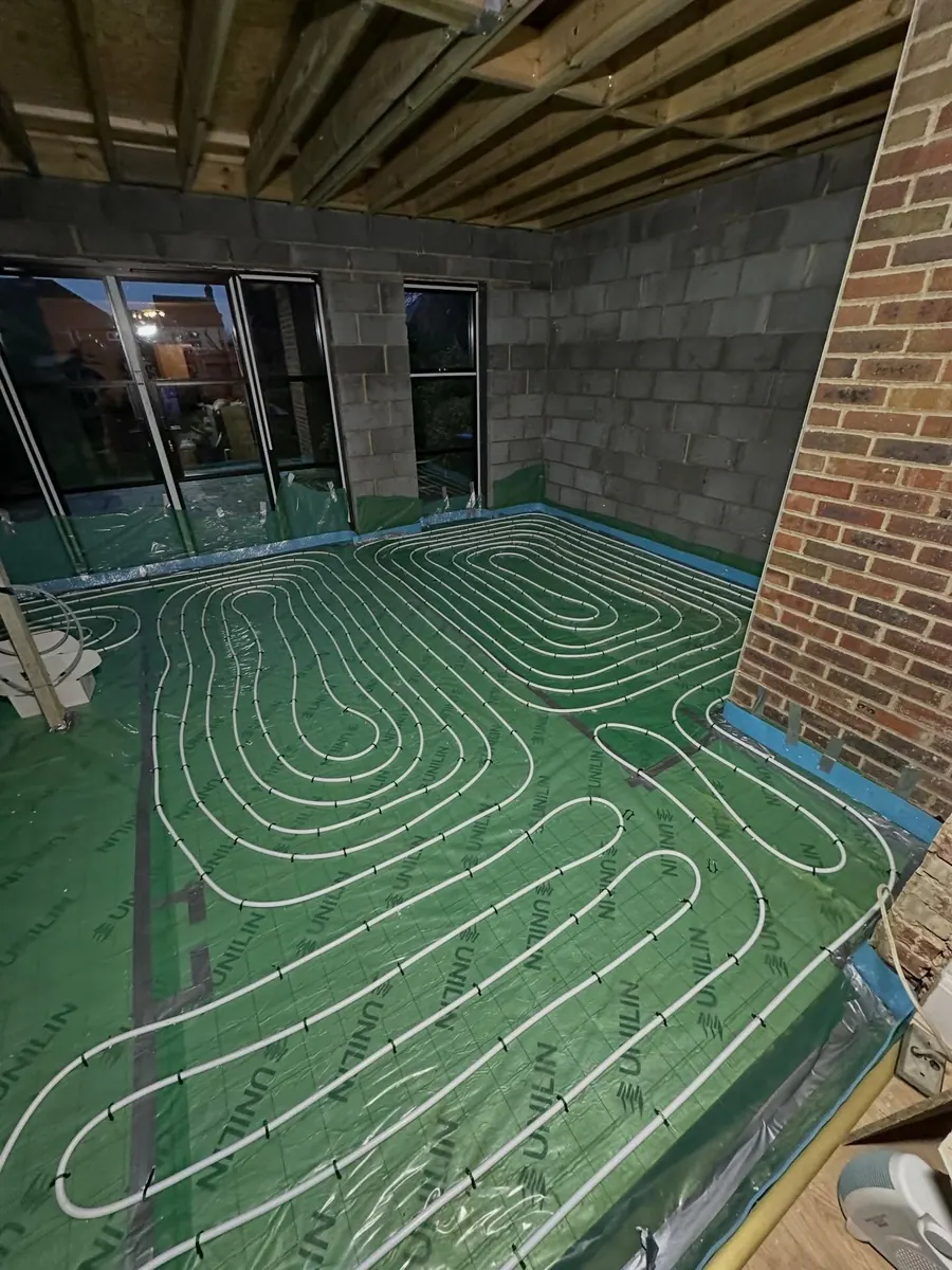 Underfloor heating loops laid on insulation by Addisons